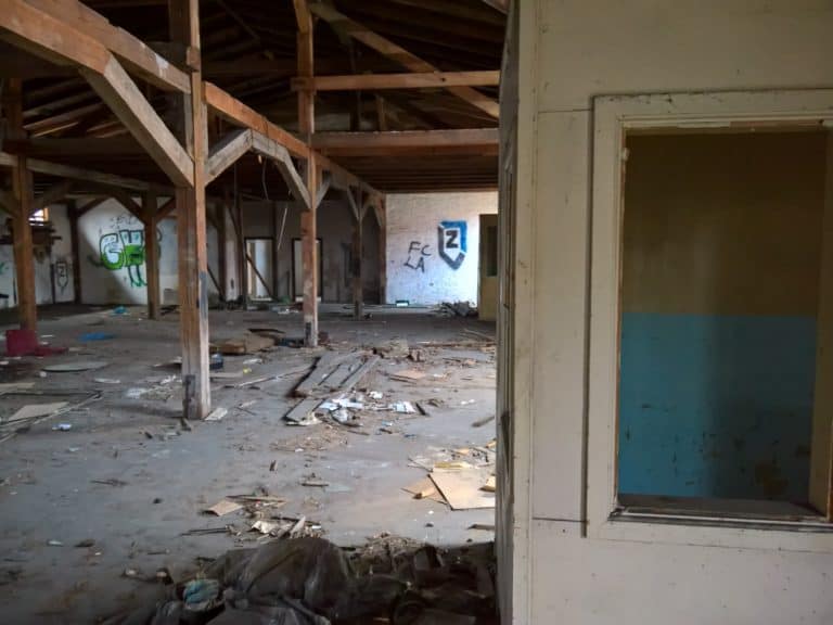 Opuszczone budynki PKP Laskowice Pomorskie, Laskowice, województwo kujawsko-pomorskie - relacja z 01.2019, zdjęcie 17