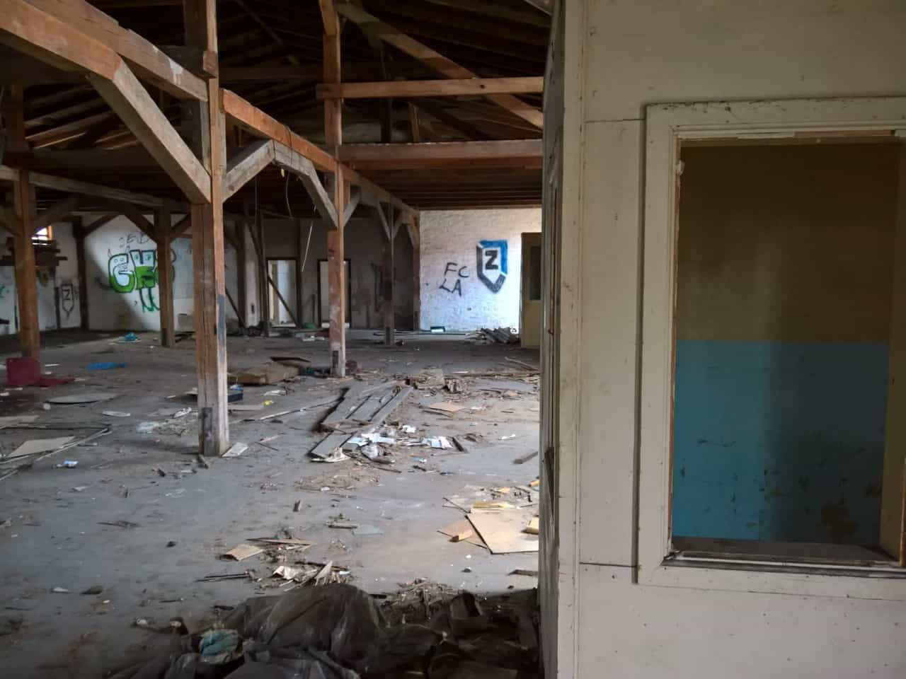 Opuszczone budynki PKP Laskowice Pomorskie, Laskowice, kujawsko-pomorskie — zdjęcie 8