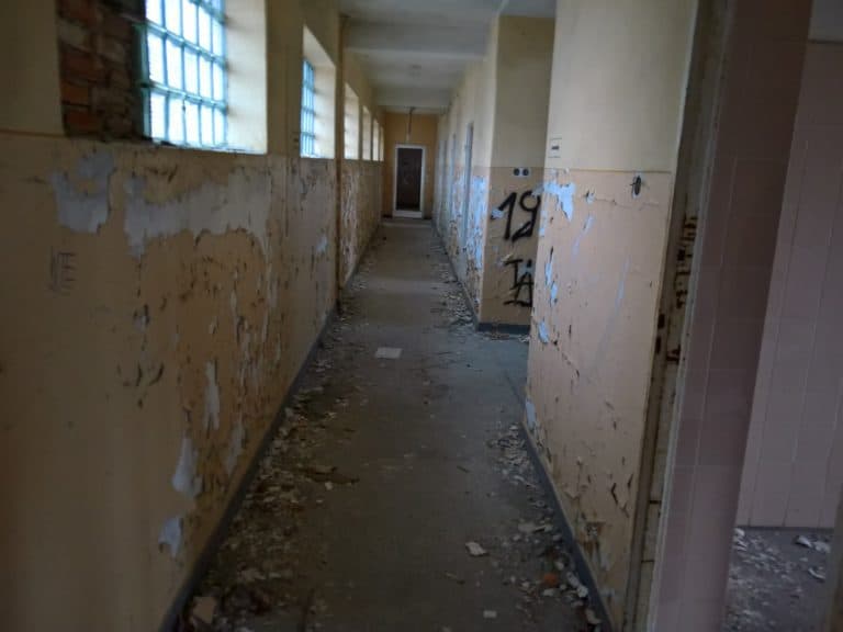 Opuszczone budynki PKP Laskowice Pomorskie, Laskowice, województwo kujawsko-pomorskie - relacja z 01.2019, zdjęcie 11