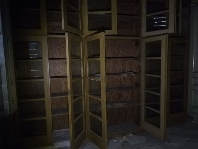 Zespół pałacowy Rzewuskich, Bratoszewice, województwo łódzkie - relacja z 03.2019, zdjęcie 7