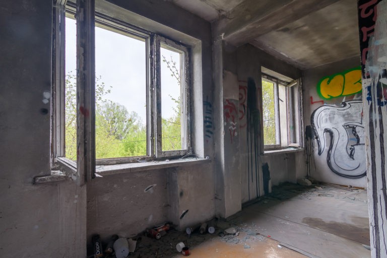 Wielki dom z garażem, Konstancin-Jeziorna, województwo mazowieckie - relacja z 04.2019, zdjęcie 5