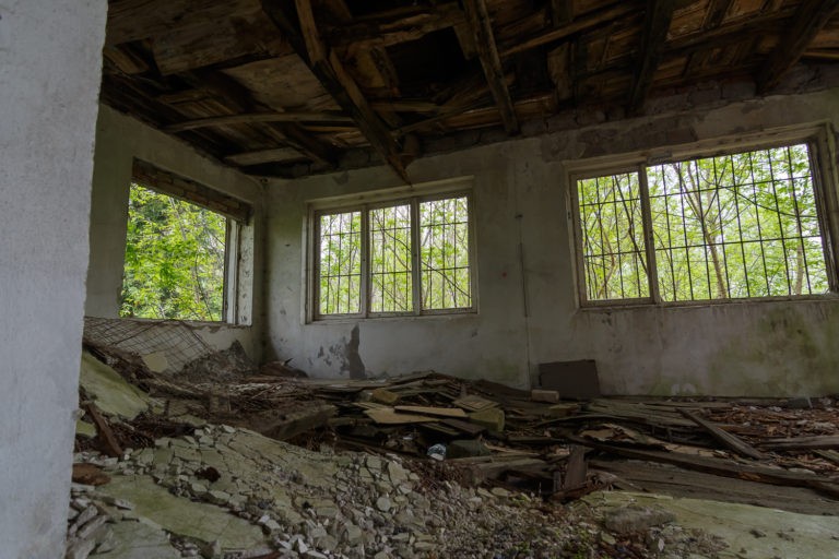 Wielki dom z garażem, Konstancin-Jeziorna, województwo mazowieckie - relacja z 04.2019, zdjęcie 4