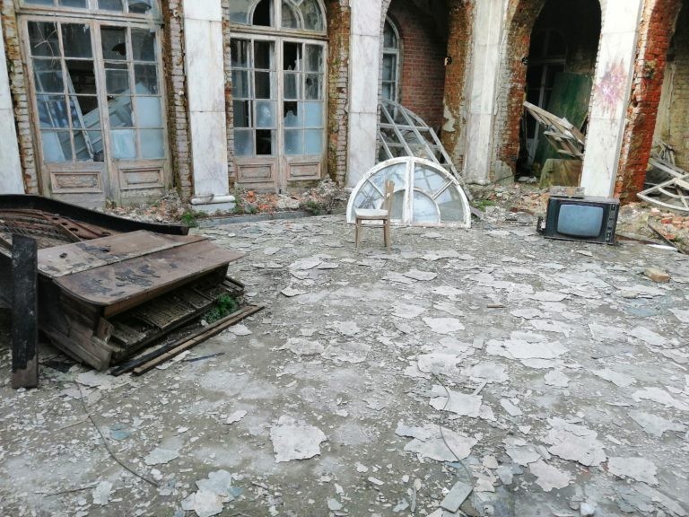 Zespół pałacowy Rzewuskich, Bratoszewice, województwo łódzkie - relacja z 04.2019, zdjęcie 13