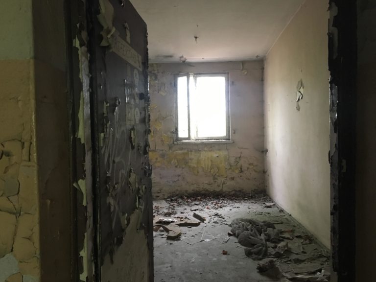 Dwa niewielkie budynki, ruiny i mały komin z drabiną, Gdańsk, województwo pomorskie - zdjęcie 2