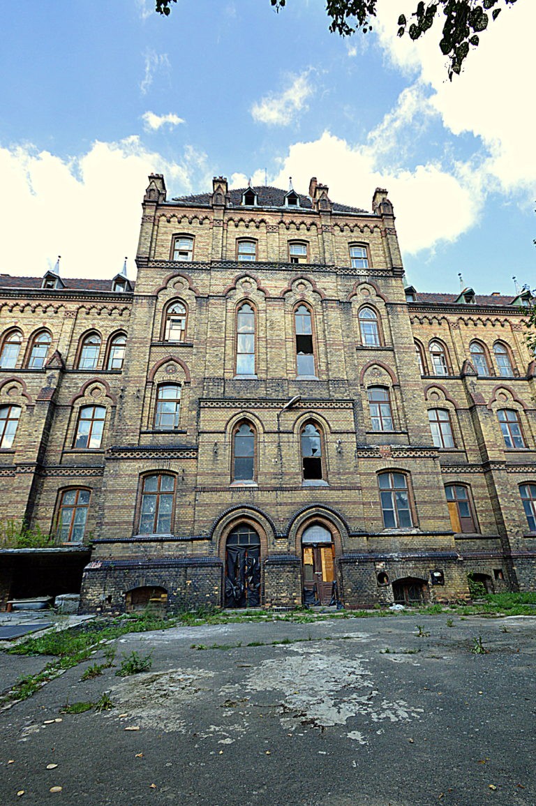 Neogotycki szpital z XIX wieku, Mokrzeszów, województwo dolnośląskie - relacja z 09.2016, zdjęcie 5