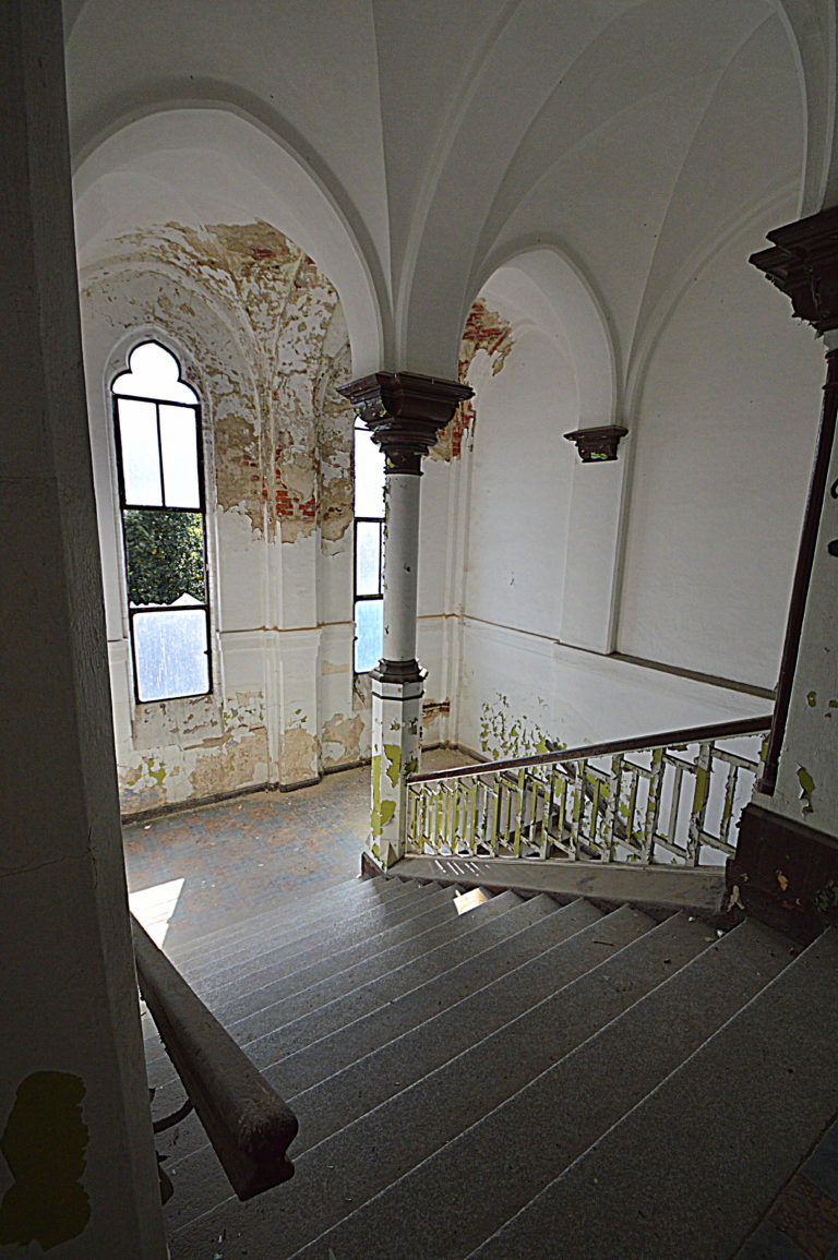 Neogotycki szpital z XIX wieku, Mokrzeszów, województwo dolnośląskie - relacja z 09.2016, zdjęcie 3