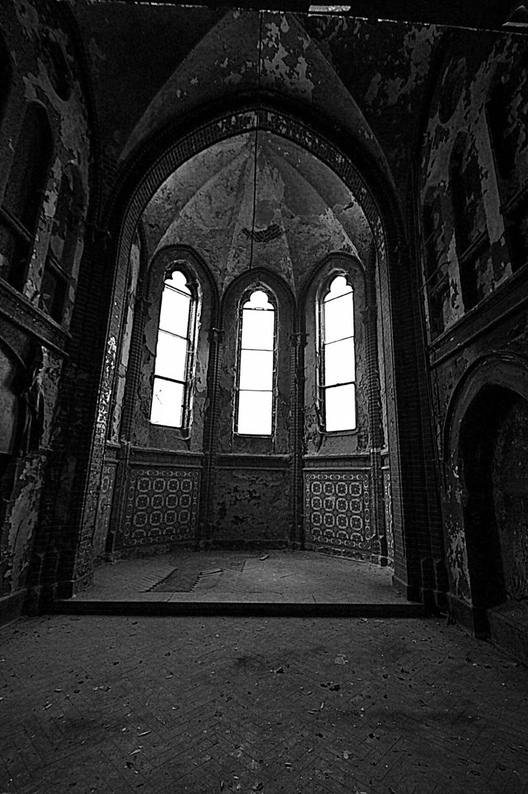 Neogotycki szpital z XIX wieku, Mokrzeszów, województwo dolnośląskie - relacja z 09.2016, zdjęcie 2
