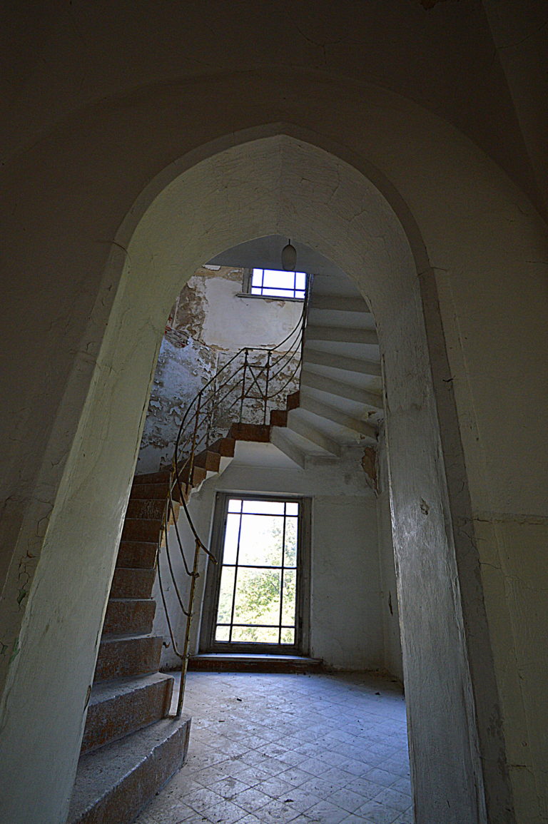 Neogotycki szpital z XIX wieku, Mokrzeszów, województwo dolnośląskie - relacja z 09.2016, zdjęcie 1