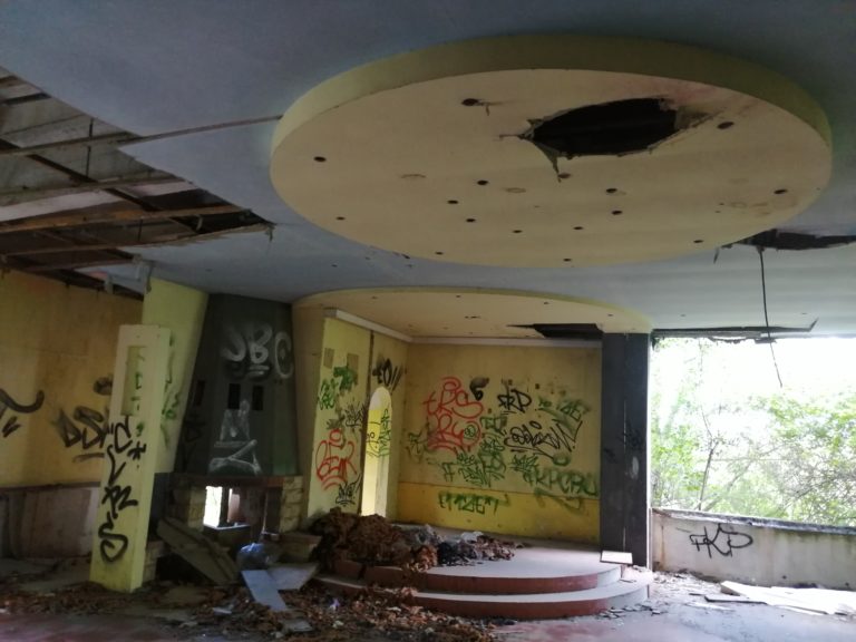 Rolnicza Spółdzielnia Wytwórcza Srebrna Dąbrówka (Klub ARKA), Wymokłe, województwo łódzkie - relacja z 05.2019, zdjęcie 3