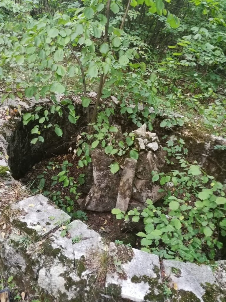 Opuszczona lotnicza jednostka wojskowa, Ułęż, województwo lubelskie - relacja z 07.2019, zdjęcie 5