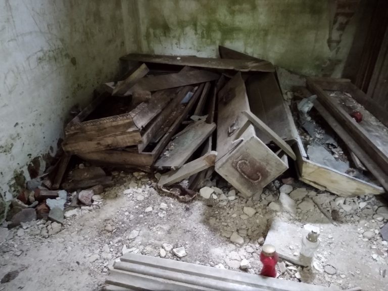 Opuszczony grobowiec/kapilca w Szpęgawsku, Szpęgawsk, województwo pomorskie - relacja z 07.2019, zdjęcie 6