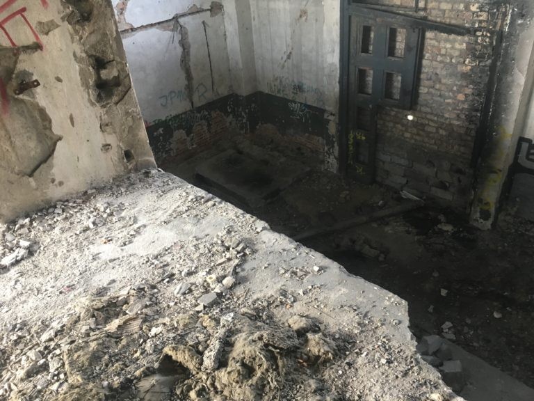 Ruiny budynku przy S1, Mysłowice, województwo śląskie - zdjęcie 1