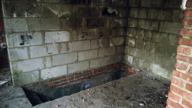 Ruiny niedokończonych domków, Kurowice Rządowe, województwo łódzkie - zdjęcie 2