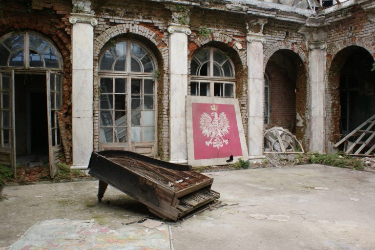 Zespół pałacowy Rzewuskich, Bratoszewice, województwo łódzkie - relacja z 08.2019, zdjęcie 27