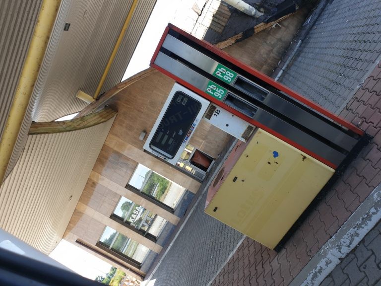 Opuszczona stacja benzynowa Lotus, Mianowice, województwo wielkopolskie - zdjęcie 1