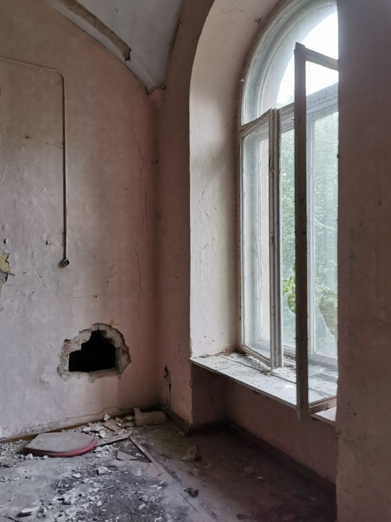 Opuszczony pałac w Świniarach, Wrocław, województwo dolnośląskie - relacja z 09.2019, zdjęcie 8