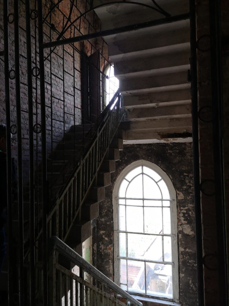 Neogotycki szpital z XIX wieku, Mokrzeszów, województwo dolnośląskie - relacja z 09.2019, zdjęcie 12