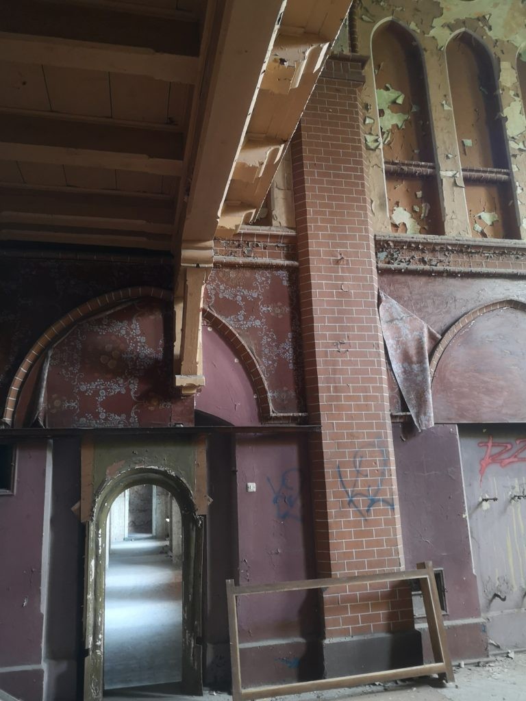 Neogotycki szpital z XIX wieku, Mokrzeszów, województwo dolnośląskie - relacja z 09.2019, zdjęcie 11