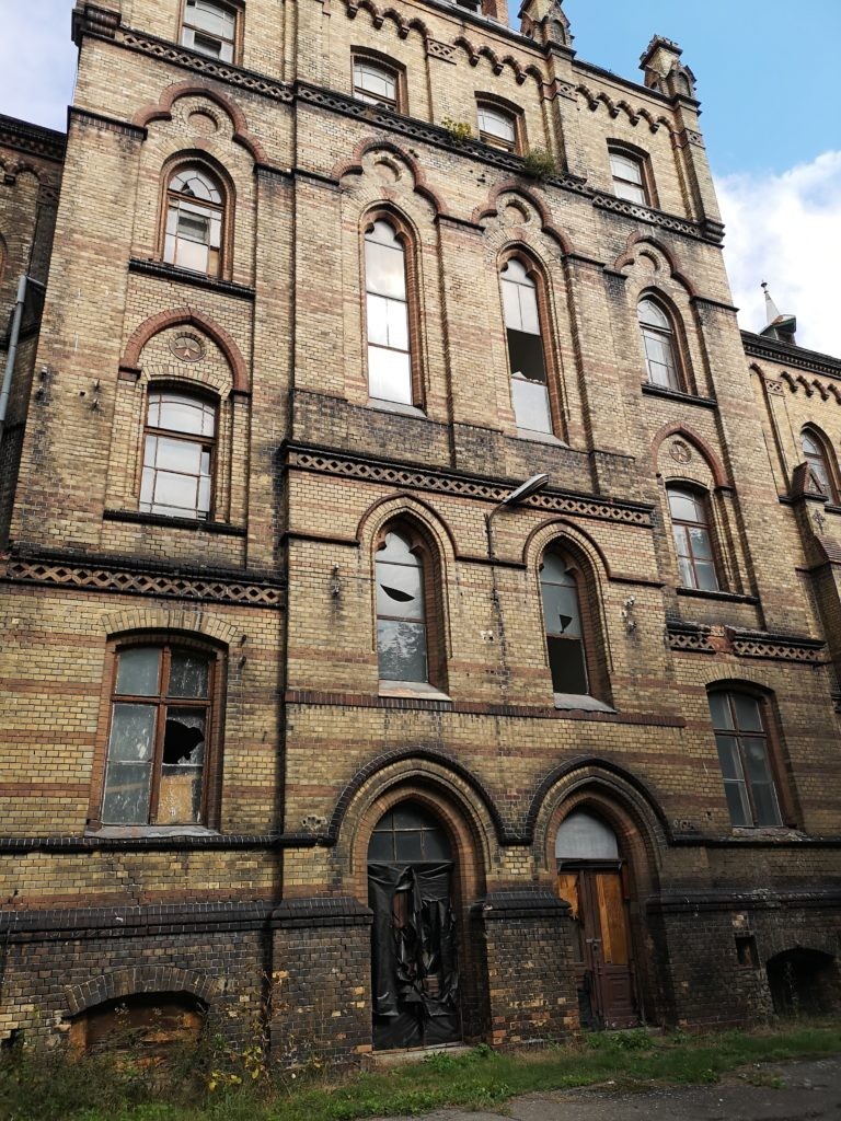Neogotycki szpital z XIX wieku, Mokrzeszów, województwo dolnośląskie - relacja z 09.2019, zdjęcie 10