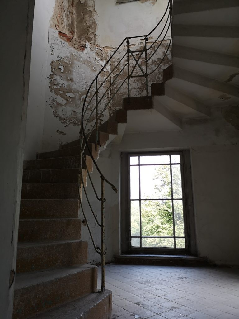 Neogotycki szpital z XIX wieku, Mokrzeszów, województwo dolnośląskie - relacja z 09.2019, zdjęcie 8