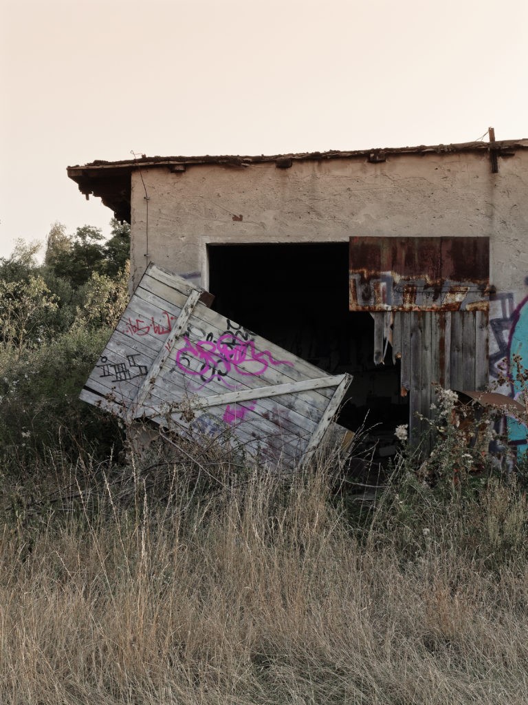 Opuszczona obora i dom, Lubicz Dolny, województwo kujawsko-pomorskie - zdjęcie 1