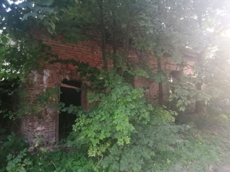 Opuszczona szkoła, Komorów, województwo małopolskie - zdjęcie 1