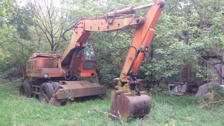 Cmentarzysko pojazdów, Karolew, województwo łódzkie - relacja z 08.2018, zdjęcie 7