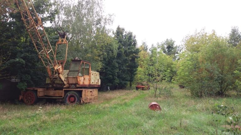 Cmentarzysko pojazdów, Karolew, województwo łódzkie - relacja z 08.2018, zdjęcie 5