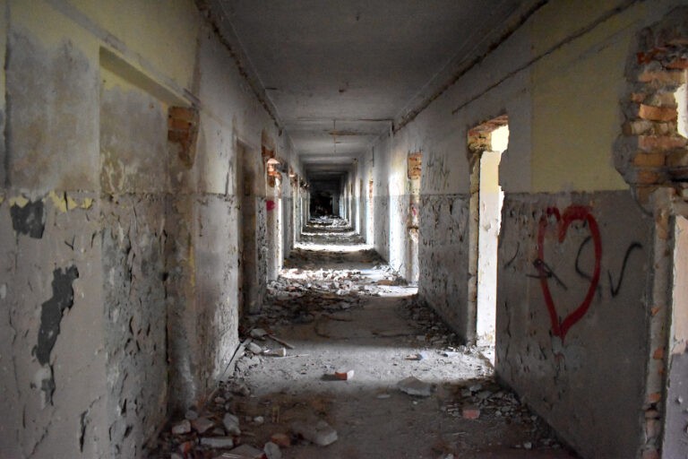 Opuszczona jednostka wojskowa. Gdynia Grabówek, Gdynia, województwo pomorskie - relacja z 10.2019, zdjęcie 2