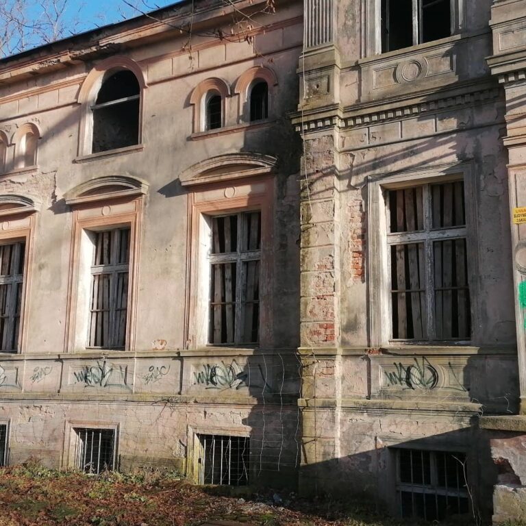 Opuszczony pałac w Zawiszy, Węgrzynice, województwo lubuskie - relacja z 12.2019, zdjęcie 2