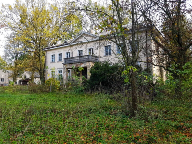 Opuszczony dwór/szkoła w Cieślach, Cieśle, województwo wielkopolskie - relacja z 10.2019, zdjęcie 3