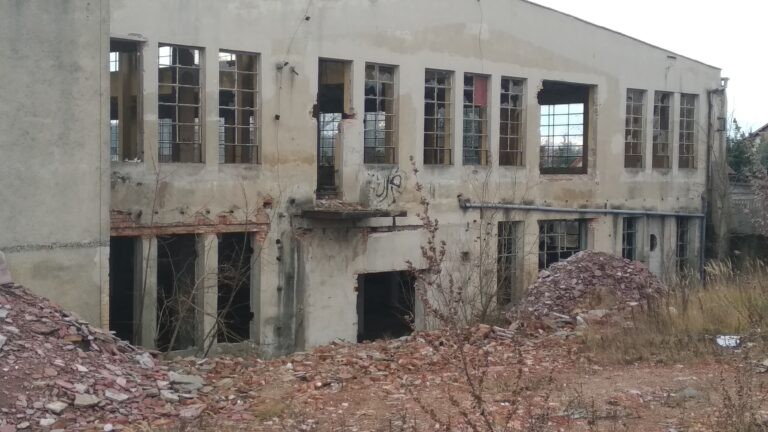 Opuszczona fabryka mebli, Olszyna, województwo dolnośląskie - relacja z 12.2019, zdjęcie 3