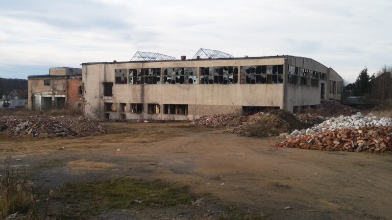 Opuszczona fabryka mebli, Olszyna, województwo dolnośląskie - relacja z 12.2019, zdjęcie 1
