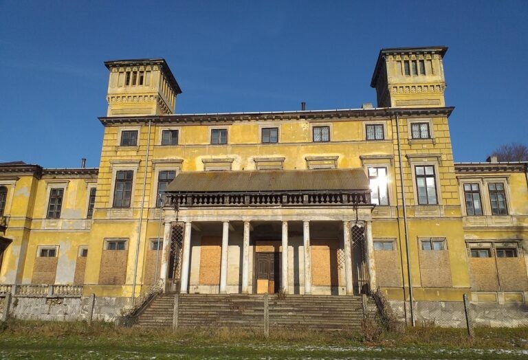 Pałac Potockich w Krzeszowicach, Krzeszowice, województwo małopolskie - relacja z 12.2019, zdjęcie 1