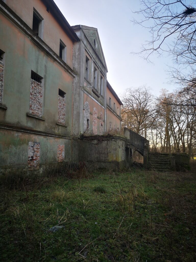 Opuszczony Budynek(pałacyk?), Wybudowanie Prawe, województwo zachodniopomorskie - zdjęcie 5