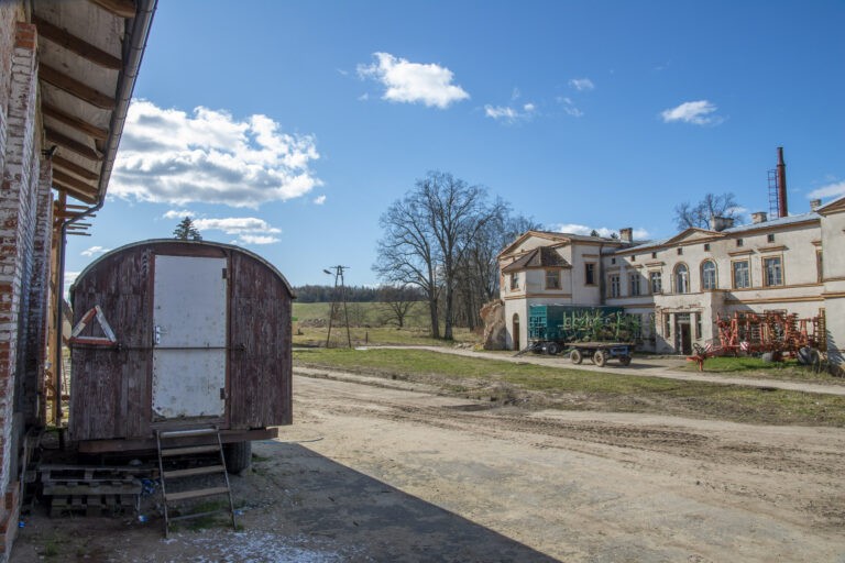 Opuszczony pałac von der Marwitzów, Unichowo, województwo pomorskie - relacja z 03.2020, zdjęcie 14