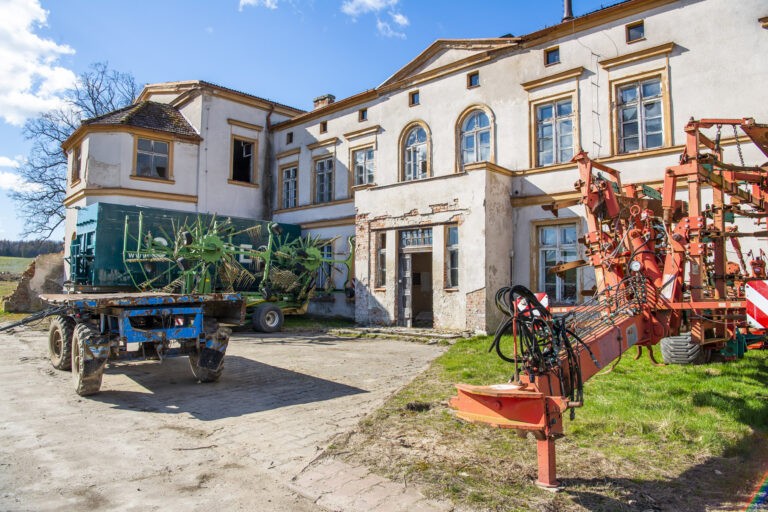 Opuszczony pałac von der Marwitzów, Unichowo, województwo pomorskie - relacja z 03.2020, zdjęcie 9