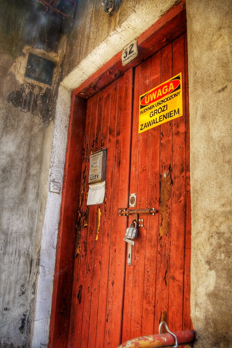 Opuszczony dom, Krzeszowice, województwo małopolskie - zdjęcie 3