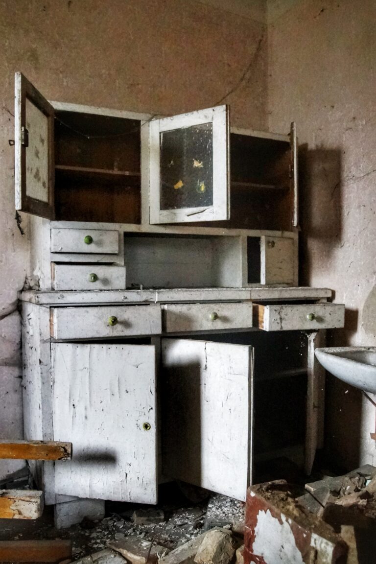 Opuszczony dom, Siedlec, województwo małopolskie - zdjęcie 2