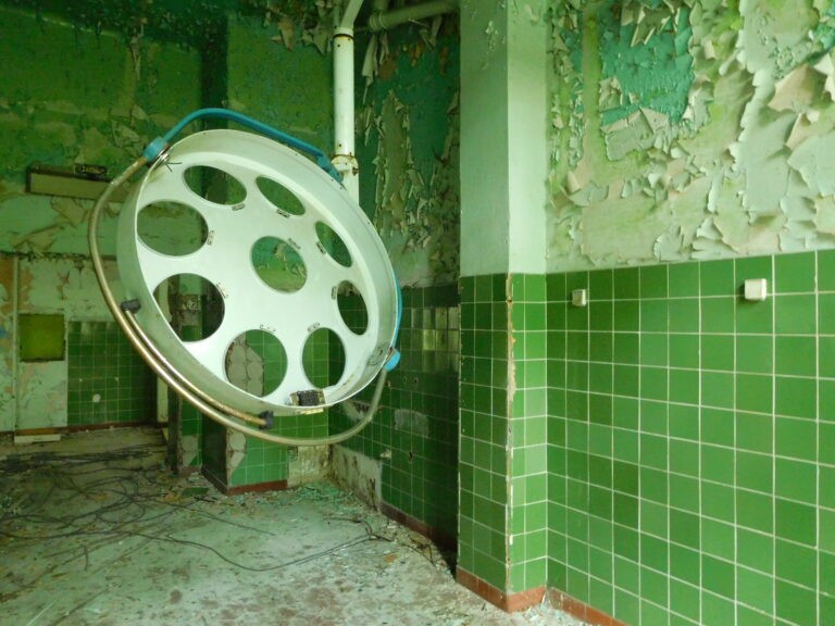 Opuszczony szpital w Raciborzu, Racibórz, województwo śląskie - relacja z 08.2017, zdjęcie 12
