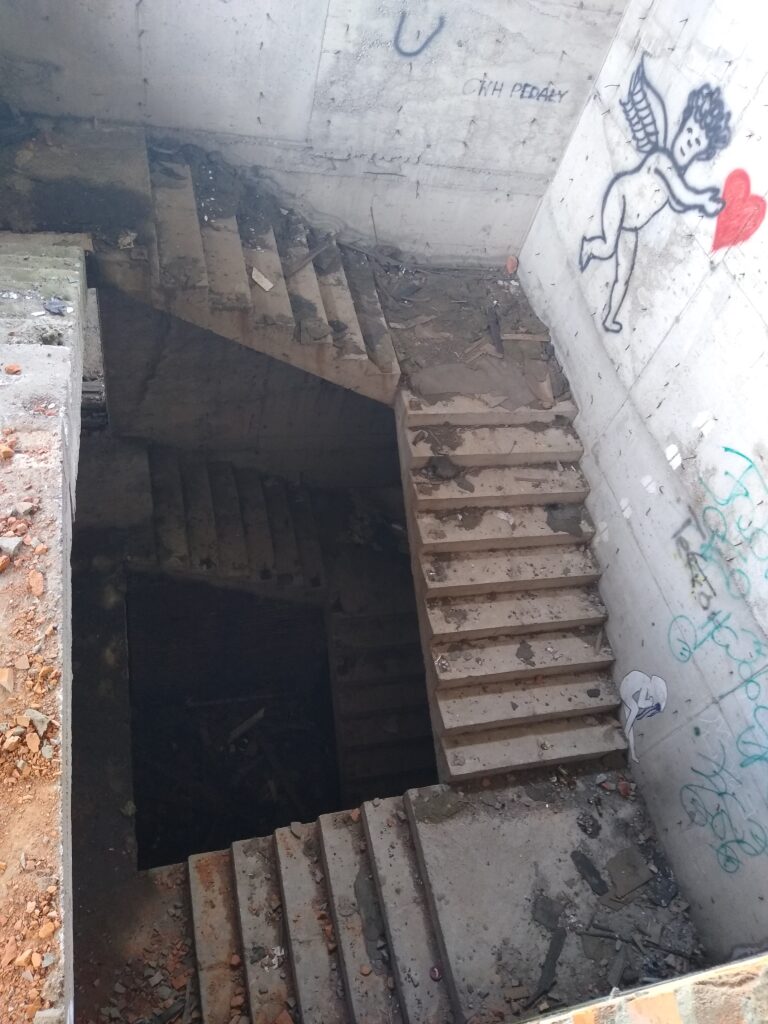 Opuszczony kryty basen, Grodziec, województwo opolskie - relacja z 09.2019, zdjęcie 4