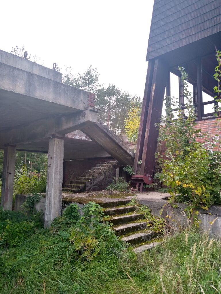 Opuszczony kryty basen, Grodziec, województwo opolskie - relacja z 09.2019, zdjęcie 1