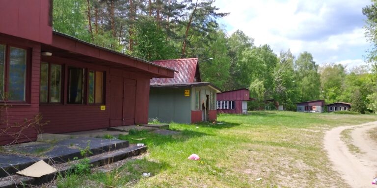 Opuszczony ośrodek “Babie Lato” k. Bełchatowa, Piekary, województwo łódzkie - zdjęcie 2