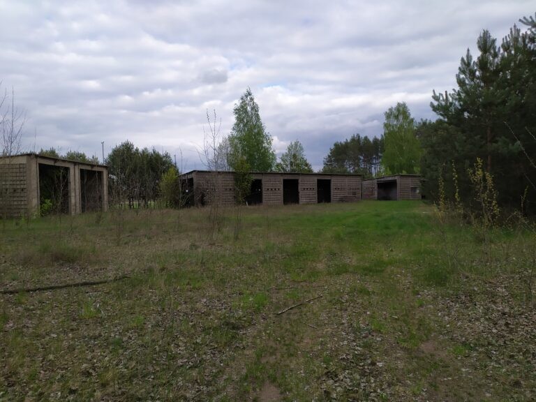 Budynek i kilka małych hal, Kamienna Stara, województwo podlaskie - zdjęcie z relacji 1