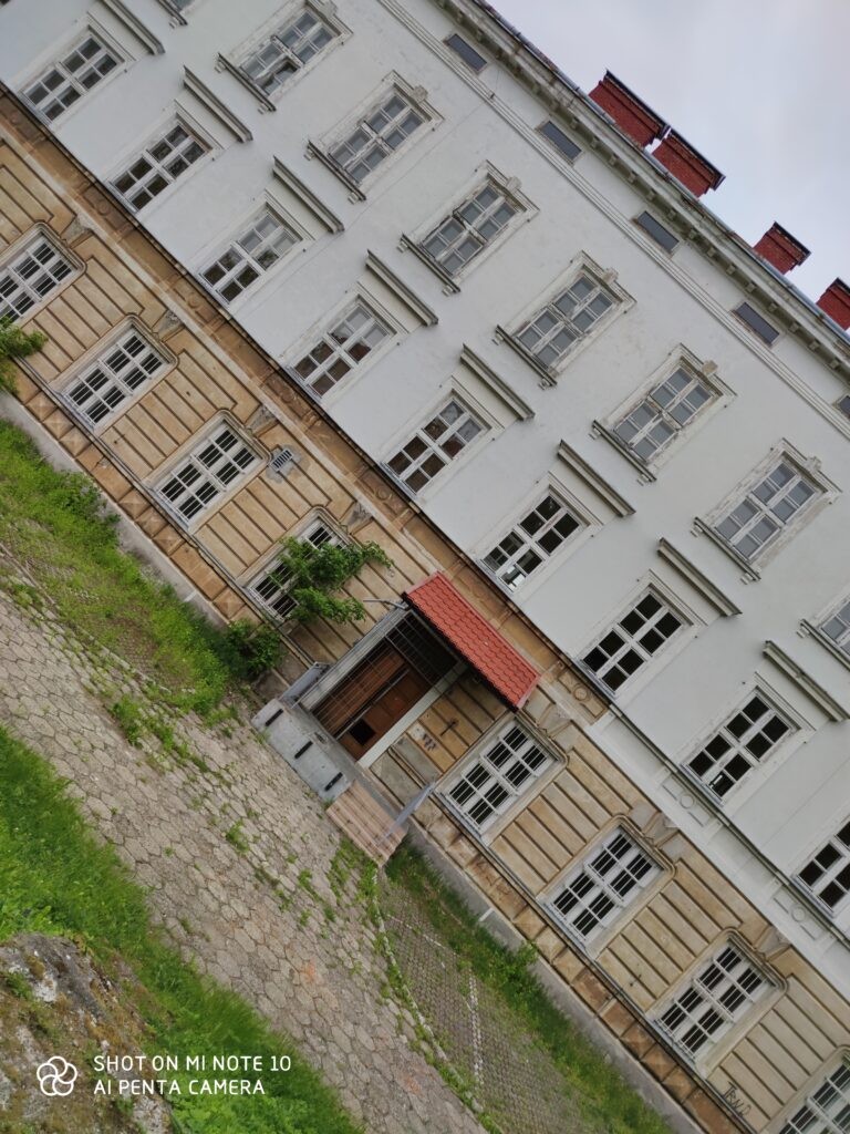Opuszczony szpital, Przemyśl, województwo podkarpackie - zdjęcie 1