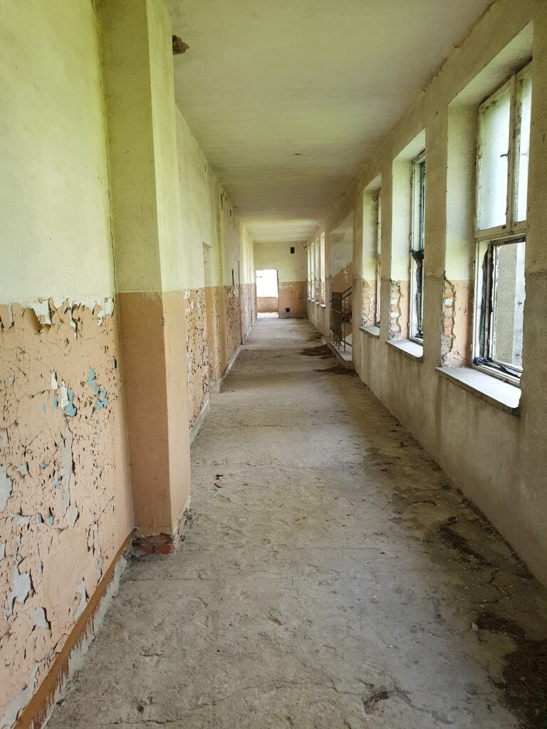 Opuszczona szkoła, Brudzawki, województwo kujawsko-pomorskie - relacja z 05.2020, zdjęcie 10