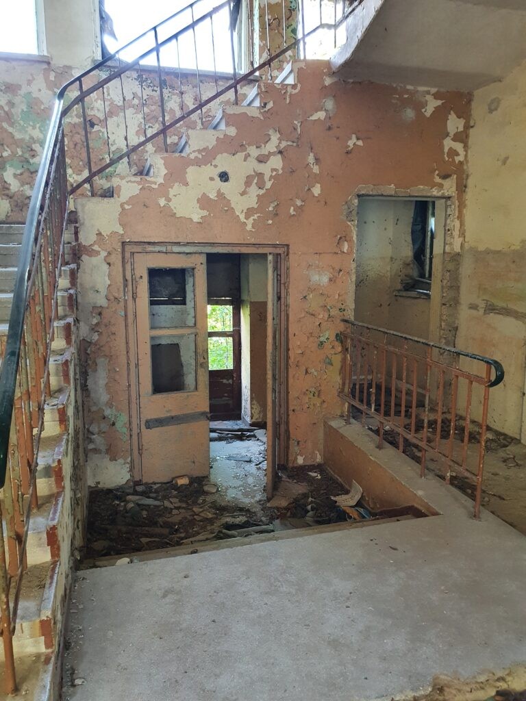 Opuszczona szkoła, Brudzawki, województwo kujawsko-pomorskie - relacja z 05.2020, zdjęcie 6