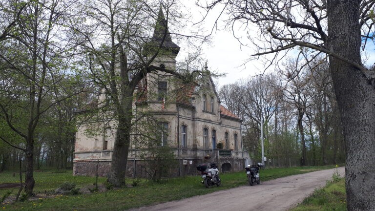 Dworek w Radłowie, Radłowo, województwo wielkopolskie - relacja z 04.2020, zdjęcie 1