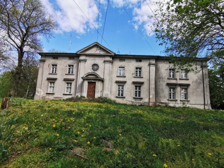 Opuszczony ośrodek zdrowia, Wójcin, województwo kujawsko-pomorskie - relacja z 05.2020, zdjęcie 1