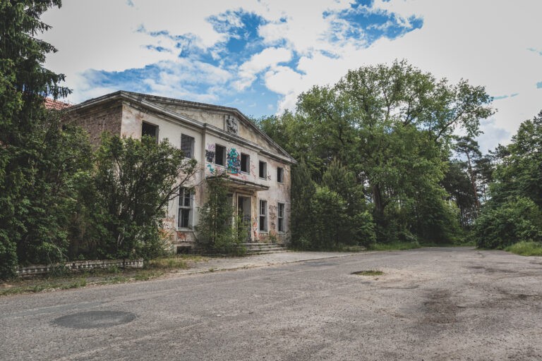 Dom Oficera, Borne Sulinowo, województwo zachodniopomorskie - relacja z 06.2020, zdjęcie 11